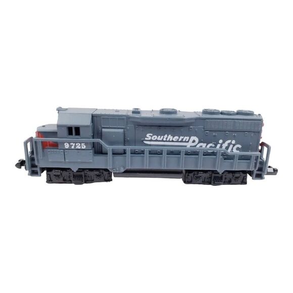 Southern Pacific Locomotive No. 9725 model engine 4" NEW in box. Readers Digest - Picture 9 of 10
